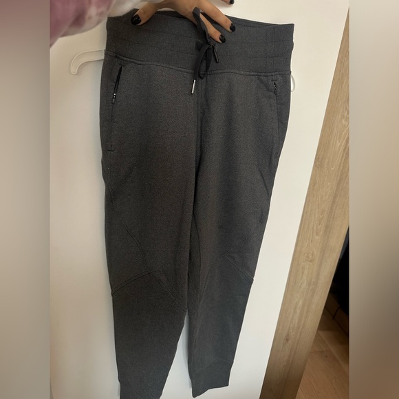 Lulu Lemon Gray Size 4 Joggers - Picture 1 of 4